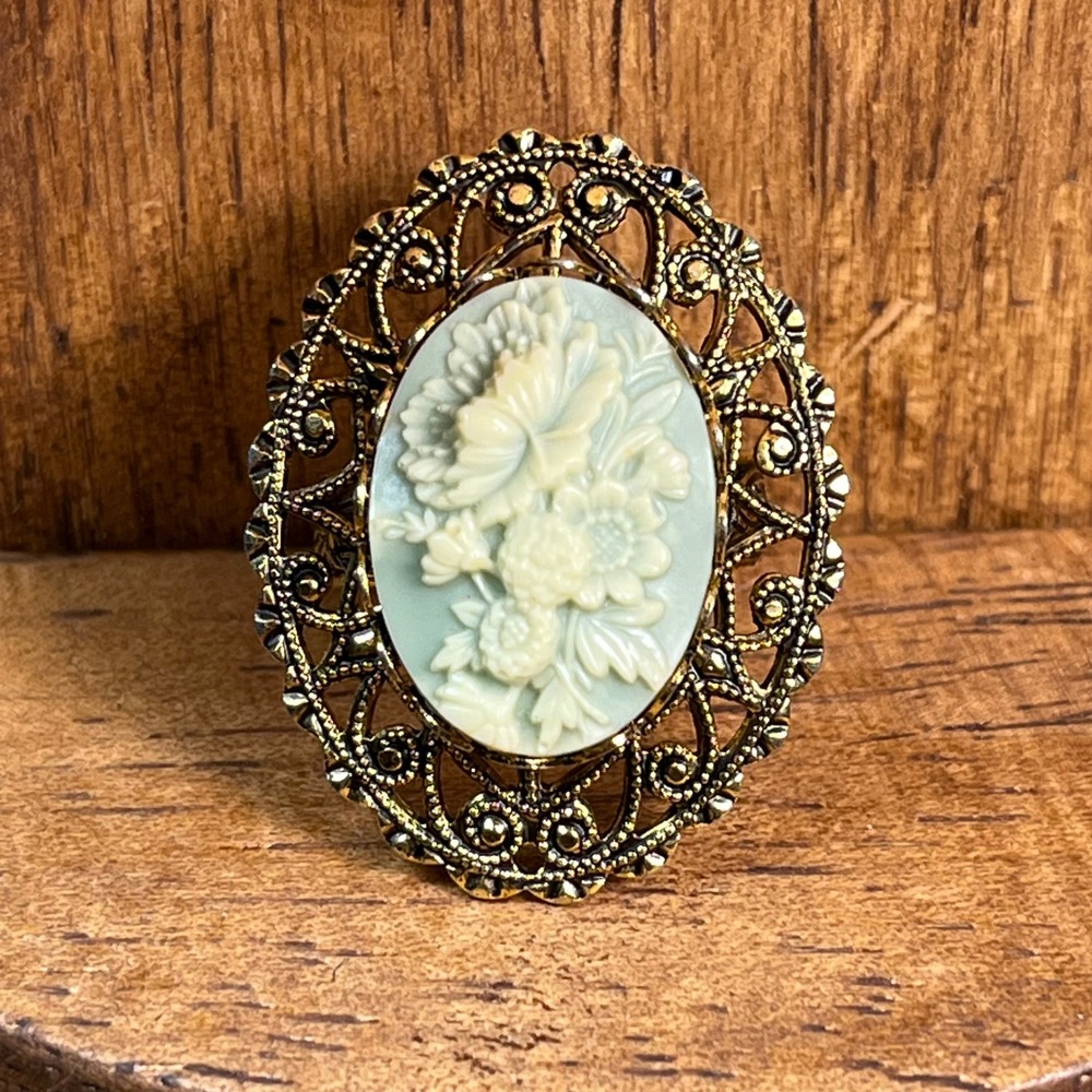 Vtg Gold Tone Sage Green Floral Cameo Filigree Adjustable Statement Ring Size 6